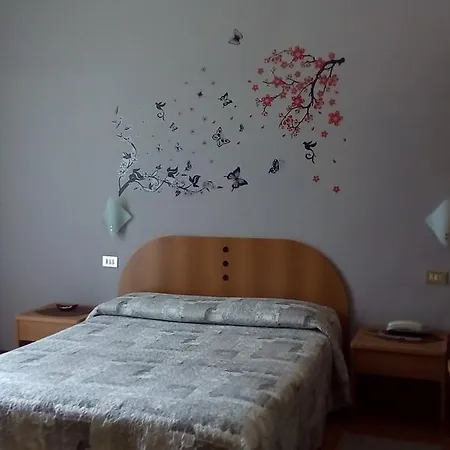 Отель Tirreno Милан