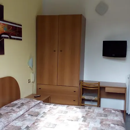 Tirreno Отель