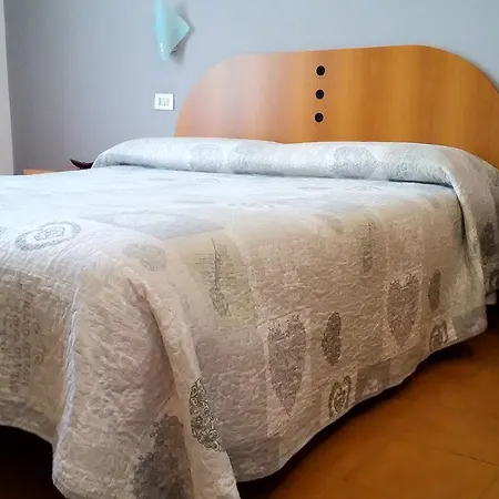 Tirreno Hotel *
